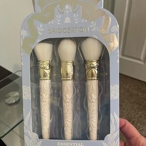 Bridgerton Essential Makeup Brush Set - White and Gold